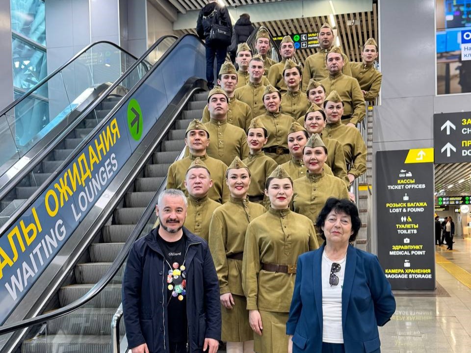 «Мирас» спел «День Победы» в уфимском аэропорту 