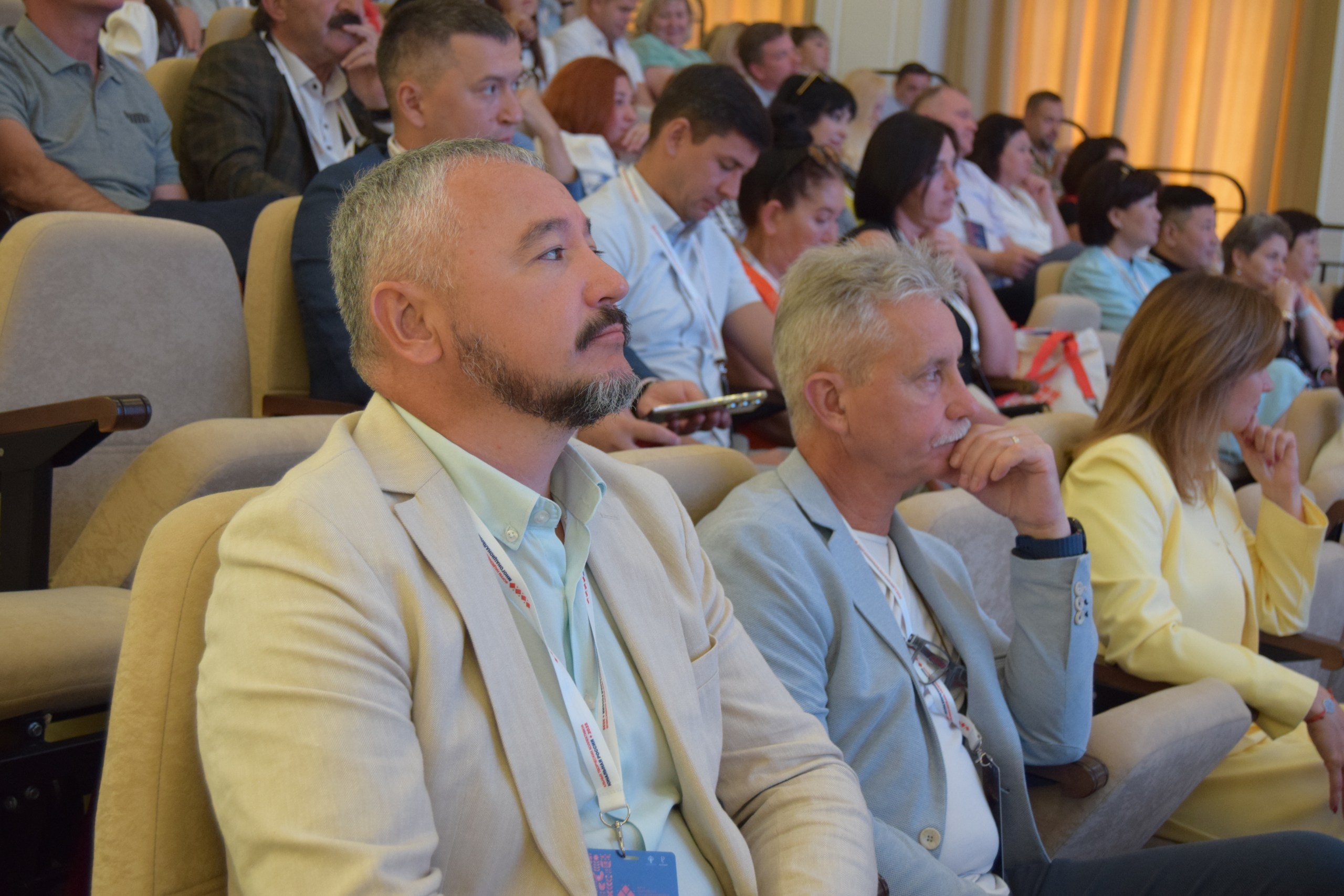 Директор ансамбля «Мирас» принял участие в форуме национальных коллективов в Севастополе