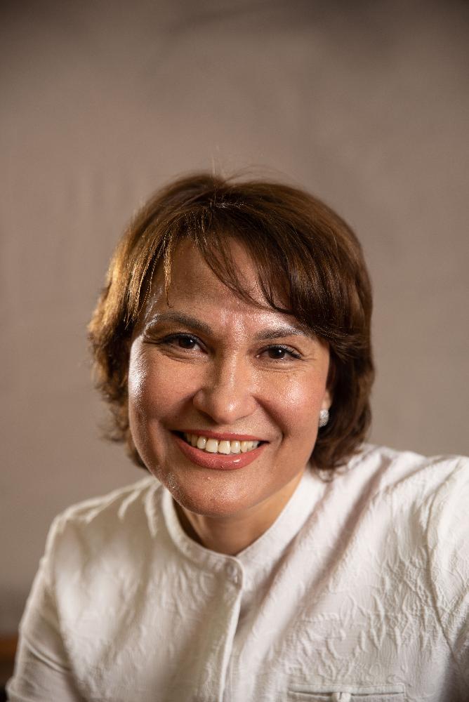 Лира Ястребова: 17 лет в «Мирасе», 36 лет в искусстве