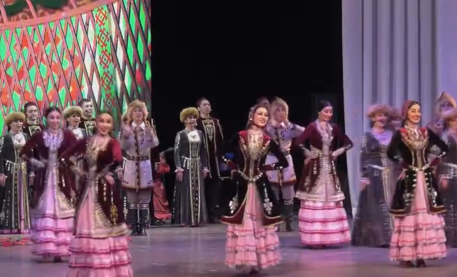 «У шатра» 