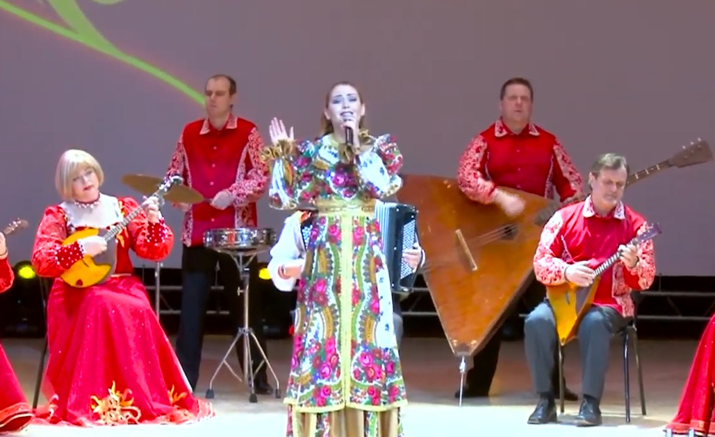 «Гляжу в озера синие»